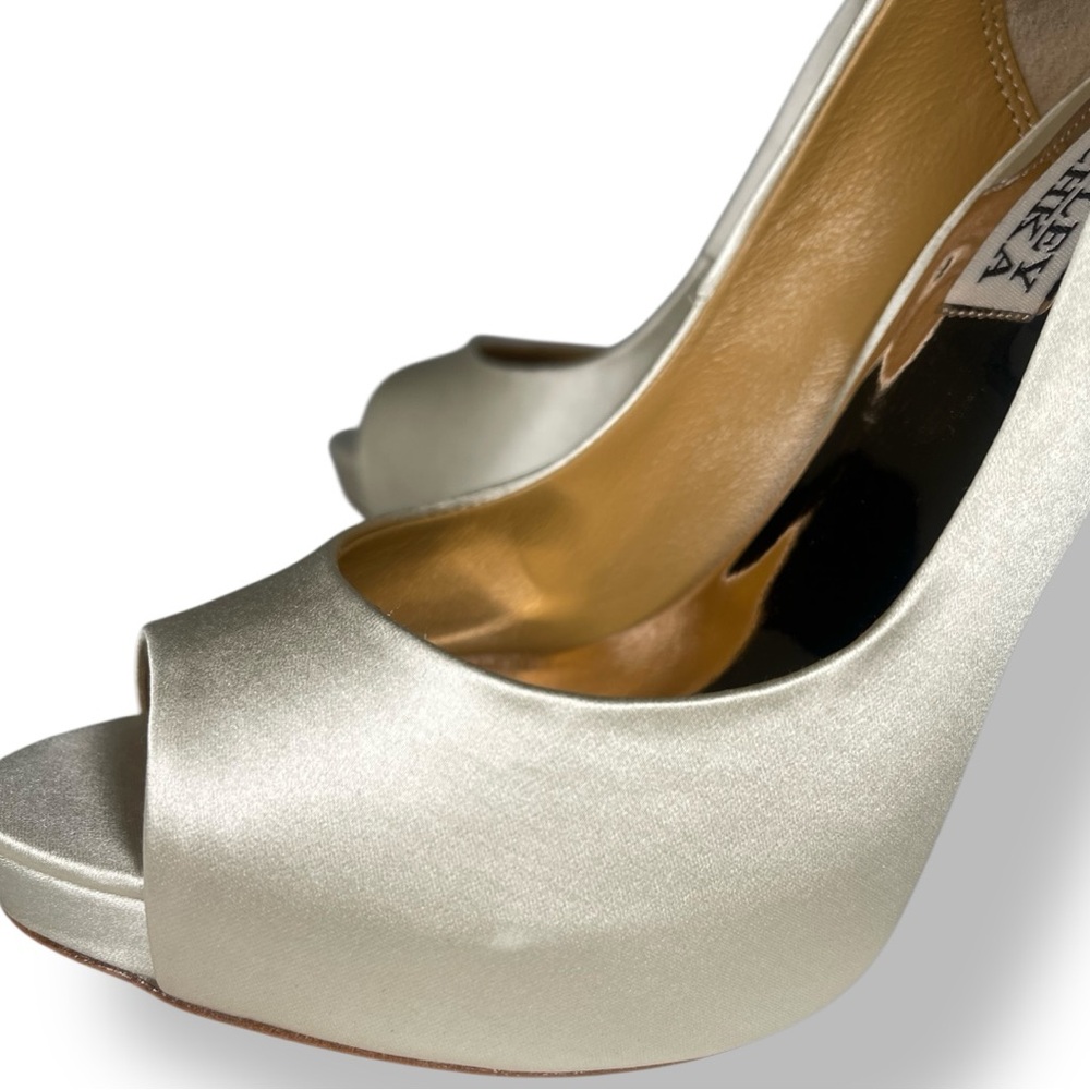 Badgley Mischka Kiara Platform Pump Ivory Size 6 - Picture 9 of 9